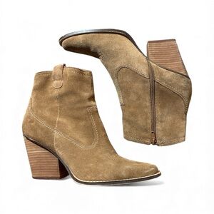 G3- 9.5 Chinese Laundry Tan Suede Ankle Boots